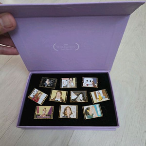 아이유 10주년 투어 핀벳찌 세트 이미지