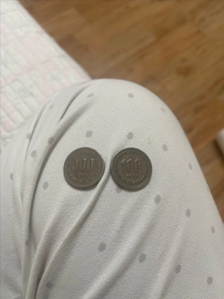 1974년 100원 동전 2개 세트 이미지
