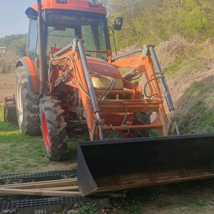 대동85마력트렉터 이미지