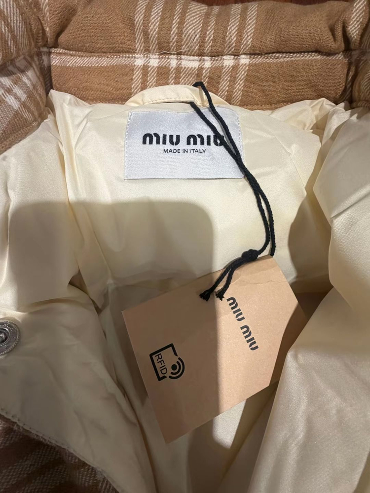 [미우;미우] 새상품 / 패딩 / M (약 여성 66 사이즈) 이미지