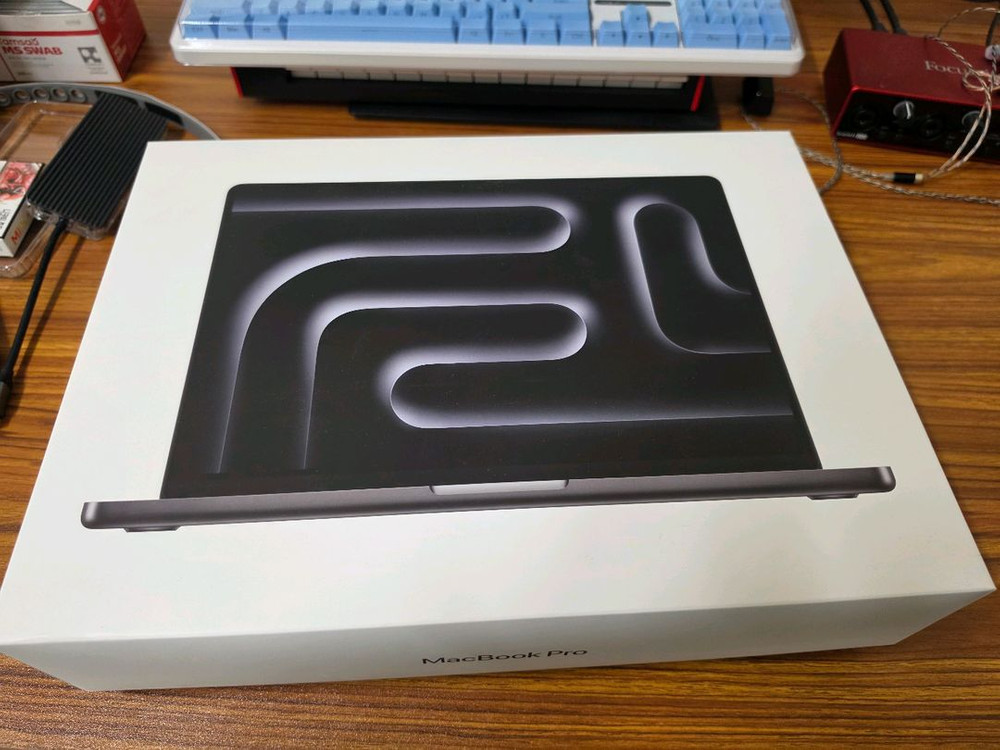 M4 맥북프로 14인치 나노텍스쳐 24GB메모리 1TB저장공간 이미지