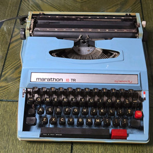 빈티지 마라톤 파랑 10TR 스피디 영문타자기. 이미지