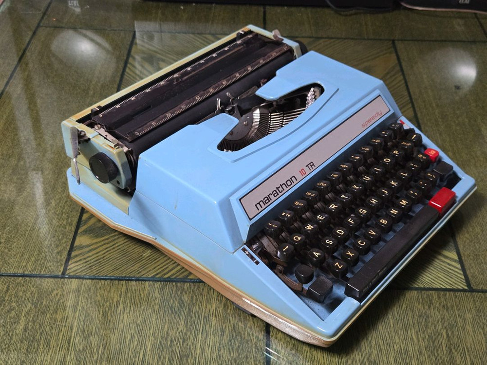 빈티지 마라톤 파랑 10TR 스피디 영문타자기. 이미지