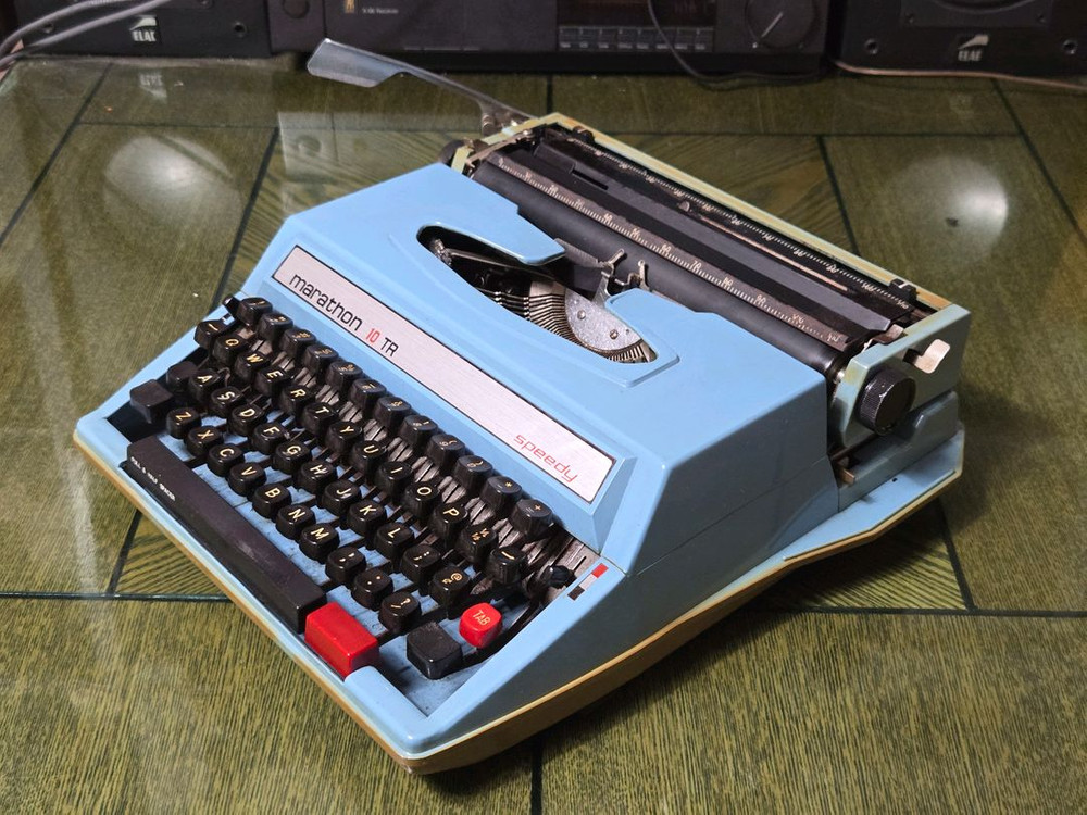 빈티지 마라톤 파랑 10TR 스피디 영문타자기. 이미지