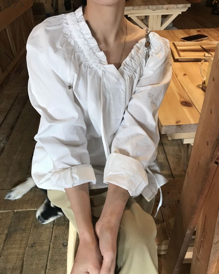 화이트 프릴블라우스(새상품) 이미지
