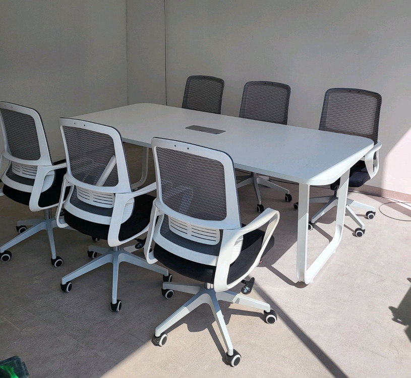 파티션 책상 의자 원탁 서랍 수납장 책장 회의용테이블 회의용의자 포밍탁자 이미지