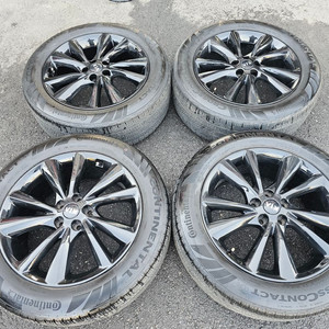 #더뉴 카니발 19인치 순정 블랙유광 휠타이어 팝니다.235 55 19 이미지