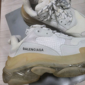 발렌시아가 트리플s 이미지