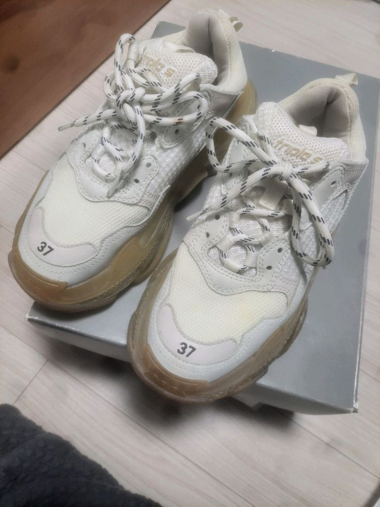 발렌시아가 트리플s 이미지