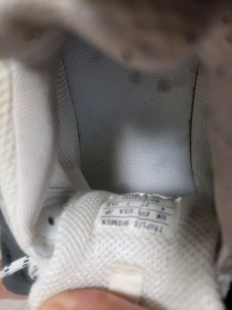 발렌시아가 트리플s 이미지