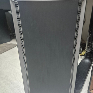 고성능 게이밍 PC 본체 이미지