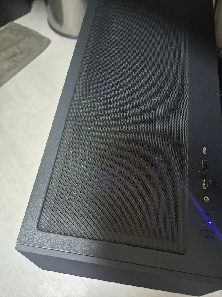 고성능 게이밍 PC 본체 이미지