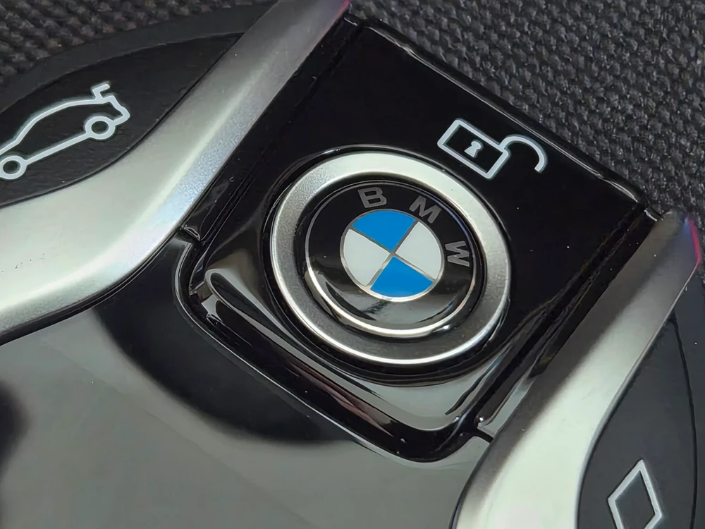 BMW 530i 2018년 디스플레이키 P버튼, 상판·하판 신품 케이스 교체로 새 키처럼 복구! 이미지