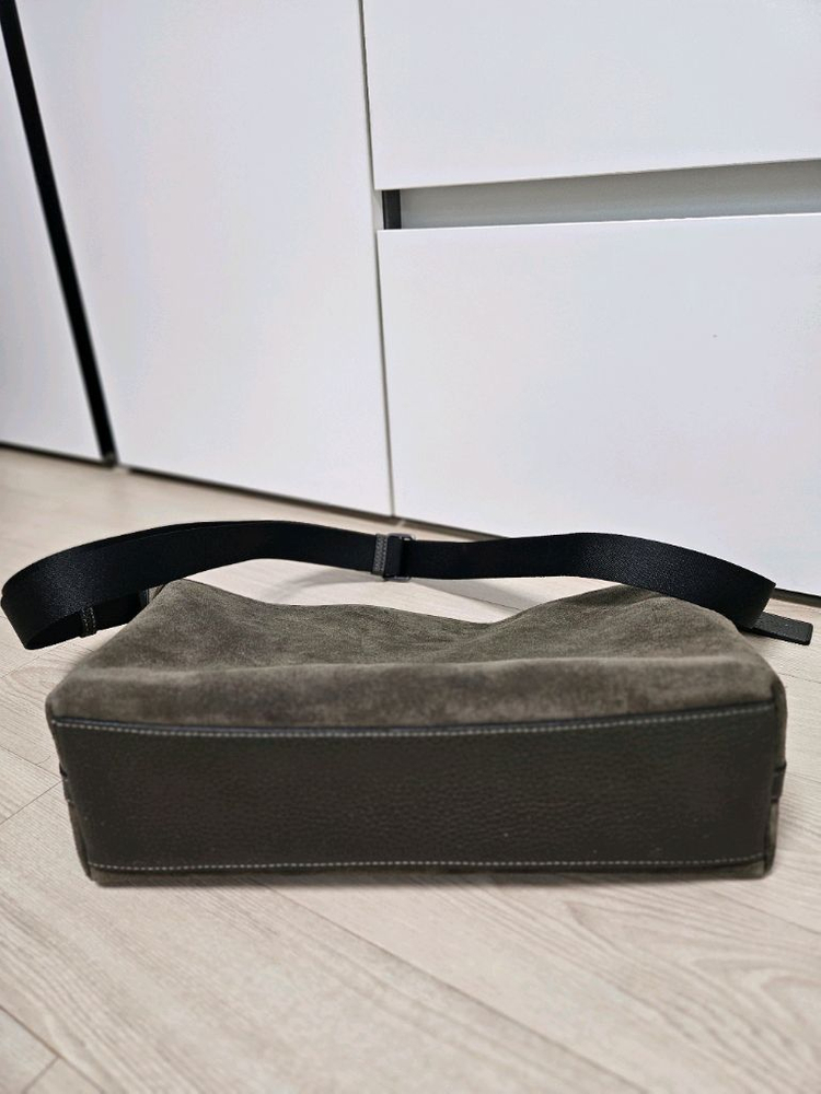 새상품) 코치 크로스백 스웨이드 카키그린 이미지