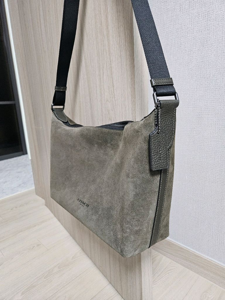 새상품) 코치 크로스백 스웨이드 카키그린 이미지