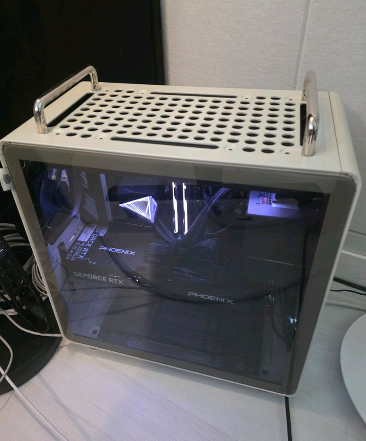 편집용 PC 초고사양 맥프로감성 컴퓨터 본체 데스크탑 이미지