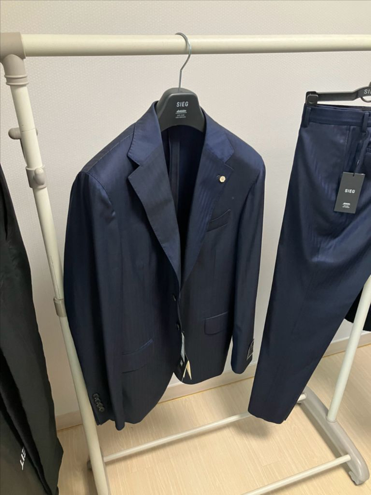 (kiton 키톤) 까를로바베라 원단 수트 (지이크 / 정장) 이미지