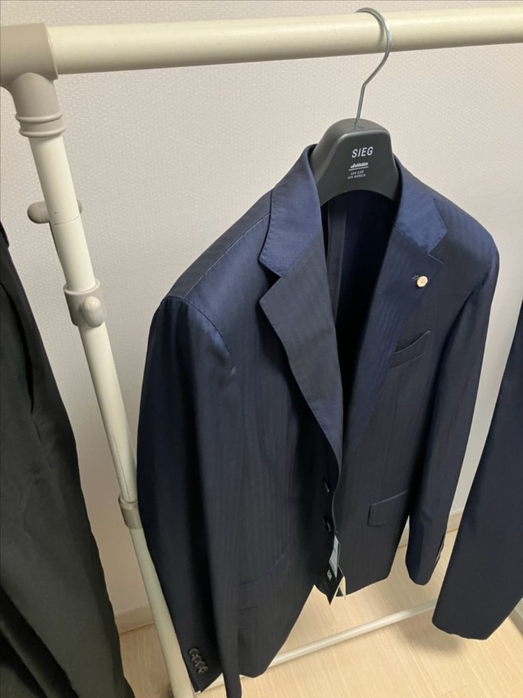 (kiton 키톤) 까를로바베라 원단 수트 (지이크 / 정장) 이미지