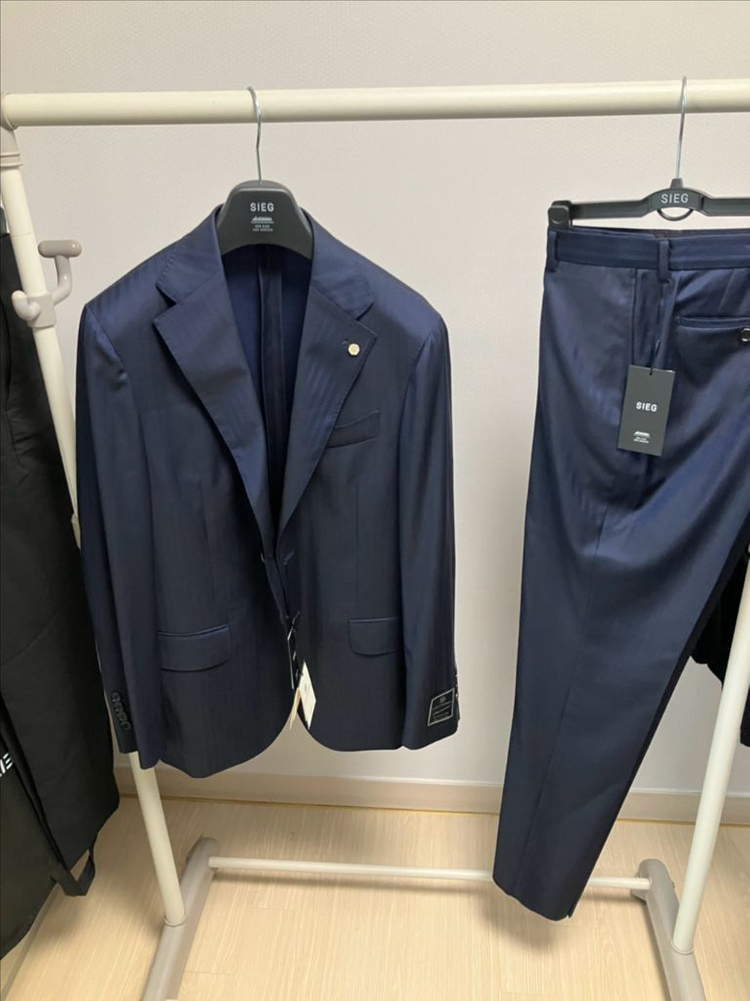 (kiton 키톤) 까를로바베라 원단 수트 (지이크 / 정장) 이미지