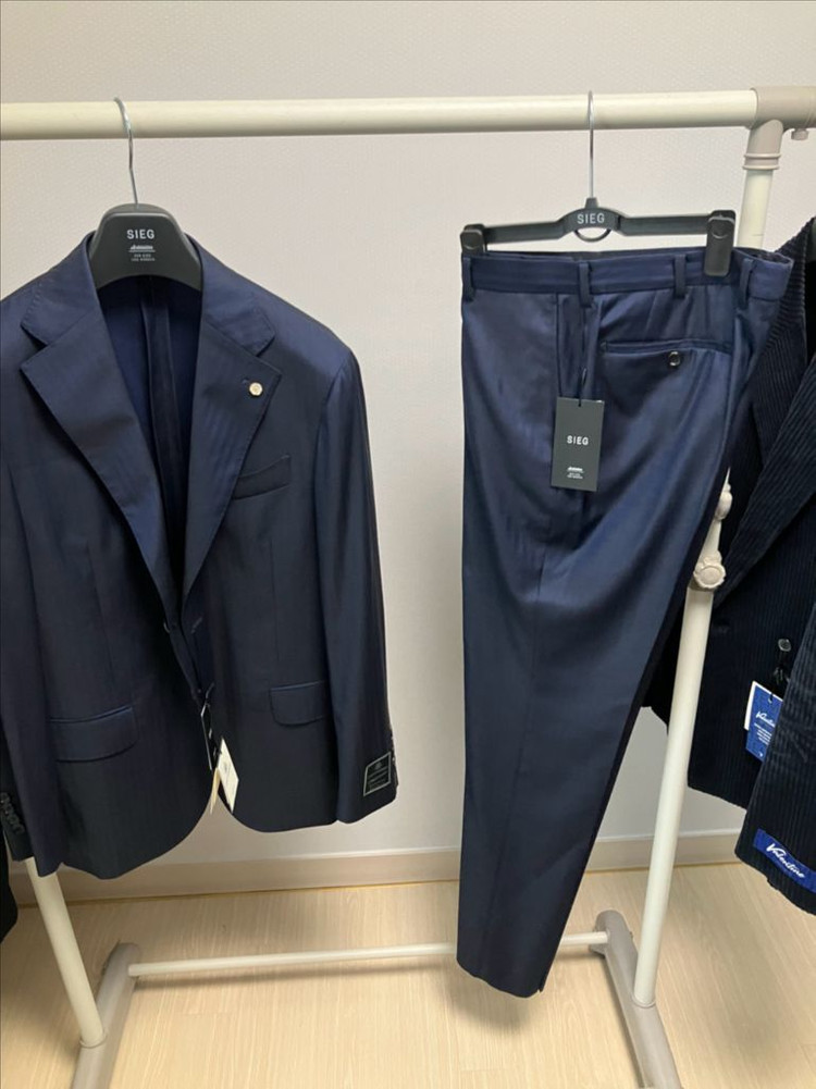 (kiton 키톤) 까를로바베라 원단 수트 (지이크 / 정장) 이미지