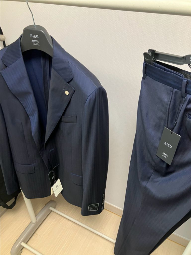 (kiton 키톤) 까를로바베라 원단 수트 (지이크 / 정장) 이미지