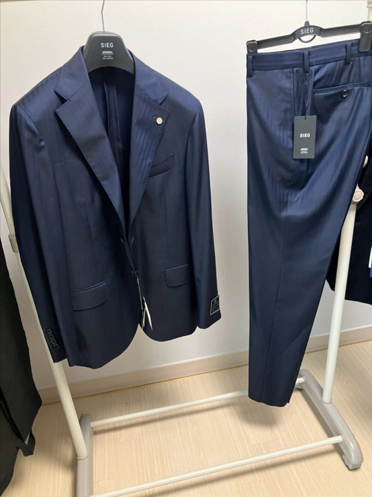 (kiton 키톤) 까를로바베라 원단 수트 (지이크 / 정장) 이미지