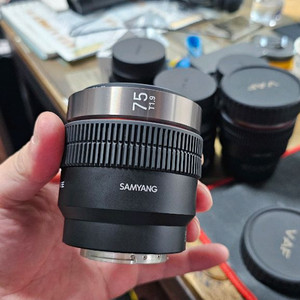 삼양vaf 75mm 소니fe렌즈 이미지