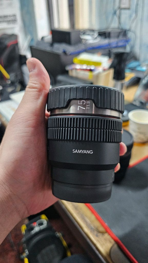 삼양vaf 75mm 소니fe렌즈 이미지