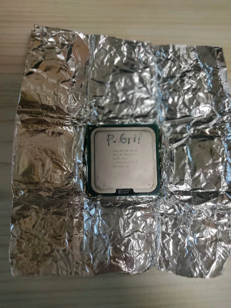 인텔 코어2 듀오 E8300 CPU 이미지