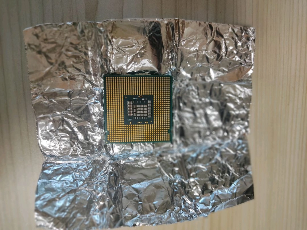 인텔 코어2 듀오 E8300 CPU 이미지
