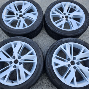 제네시스 18인치 순정 휠타이어 판매 이미지