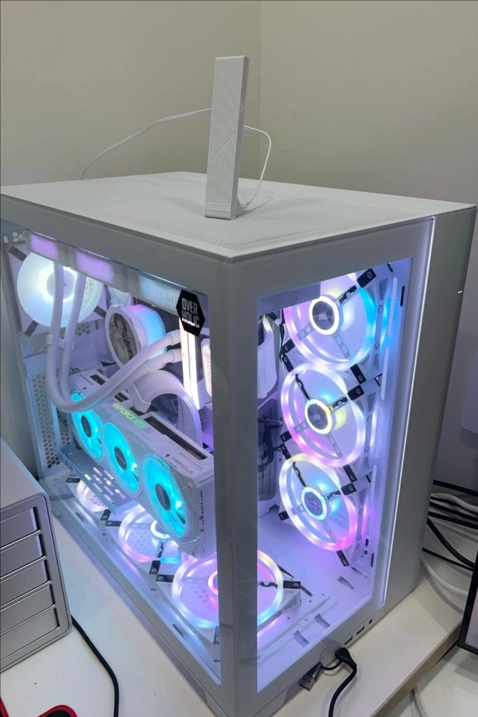 [마지막 내림] 솜사탕 에디션 ^^ 7800X3D RTX5070 리안리 커세어 컨셉 풀셋 이미지