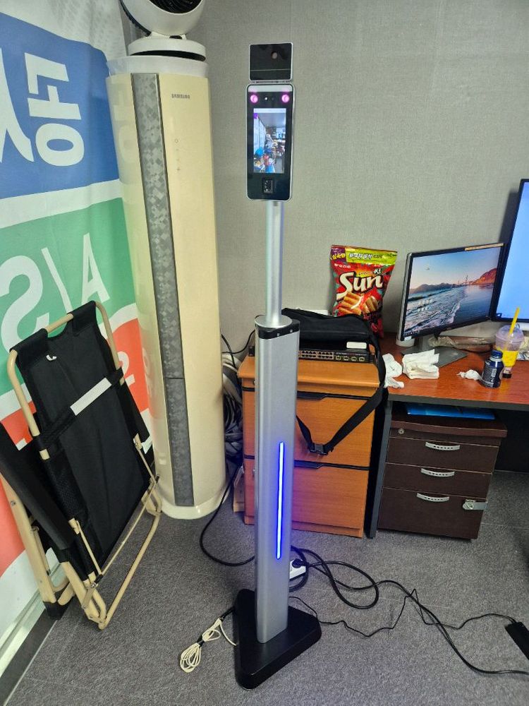 얼굴인식 열화상카메라 키오스크 이미지