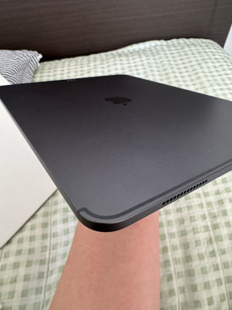 아이패드 프로 13 M4 256 와이파이+ 매직키보드 이미지