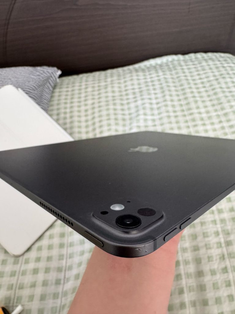 아이패드 프로 13 M4 256 와이파이+ 매직키보드 이미지