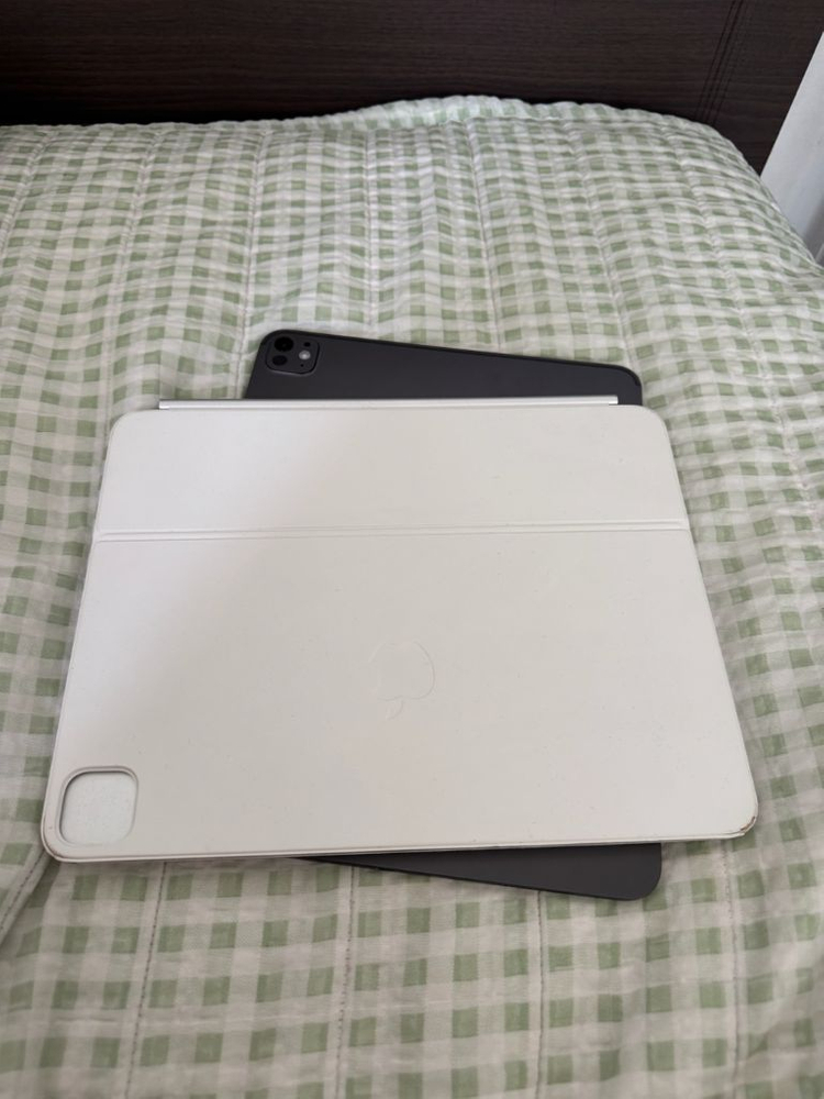 아이패드 프로 13 M4 256 와이파이+ 매직키보드 이미지