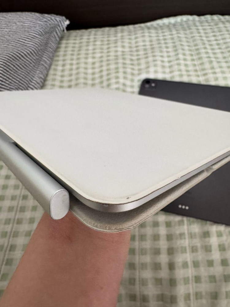 아이패드 프로 13 M4 256 와이파이+ 매직키보드 이미지