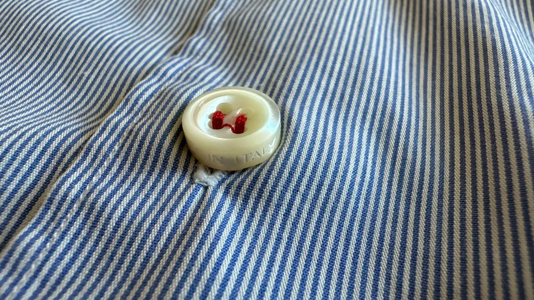 디스퀘어드 DSQUARED 셔츠 남방 정장 슈트 신사 정품 새상품급44사이즈슬림하지 않아요레이저 각인 단추드레스 캐 이미지