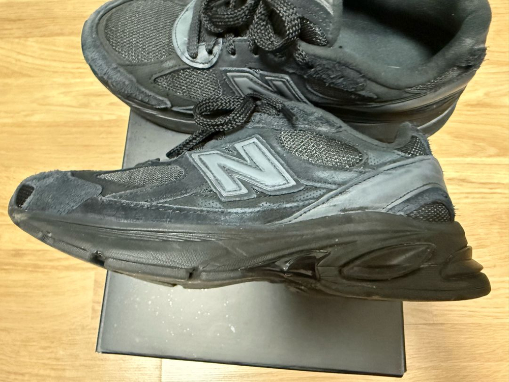 뉴발란스 2010 앱졸브 블랙 팬텀 265 팝니다 이미지