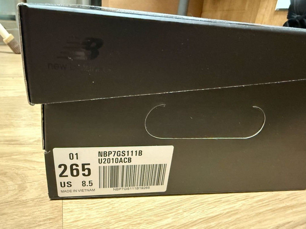 뉴발란스 2010 앱졸브 블랙 팬텀 265 팝니다 이미지