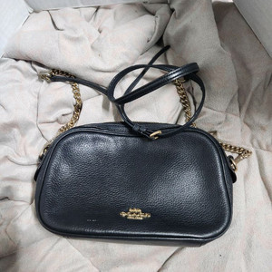 체인 크로스백 코치 이미지