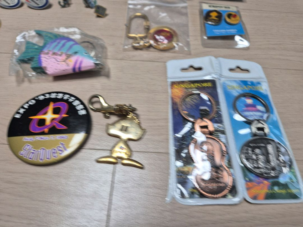 고척 스카우트 뱃지, 평창 뱃지 등 기념품 판매 이미지