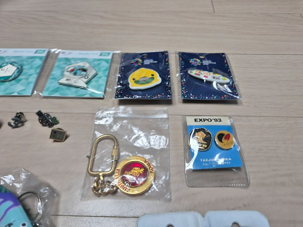 고척 스카우트 뱃지, 평창 뱃지 등 기념품 판매 이미지