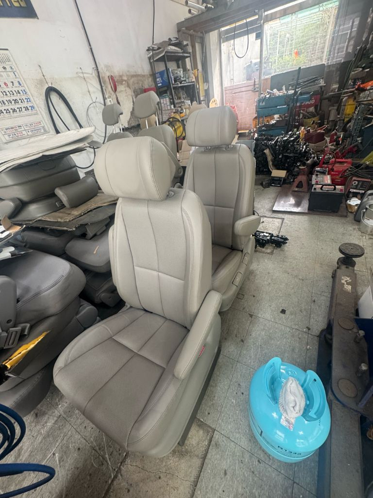 올뉴카니발 7인승 리무진 2열시트 팝니다 이미지