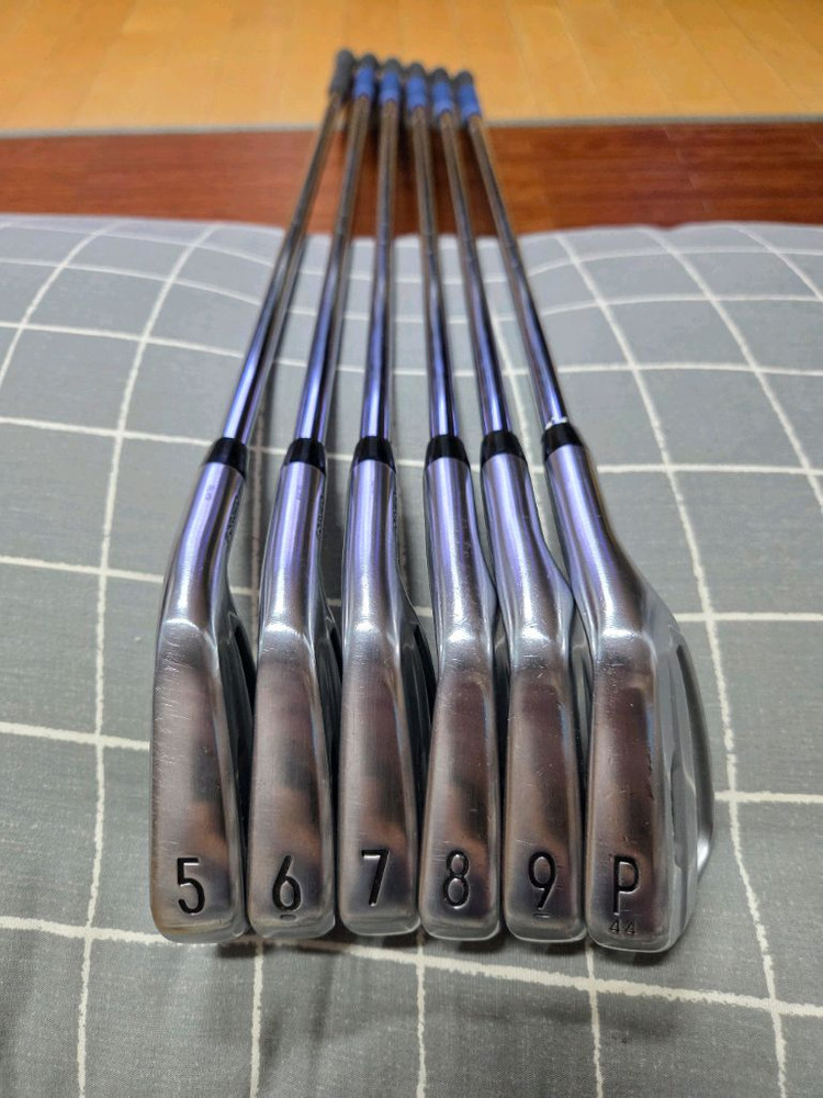 타이틀리스트 t100s 아이언 세트 이미지