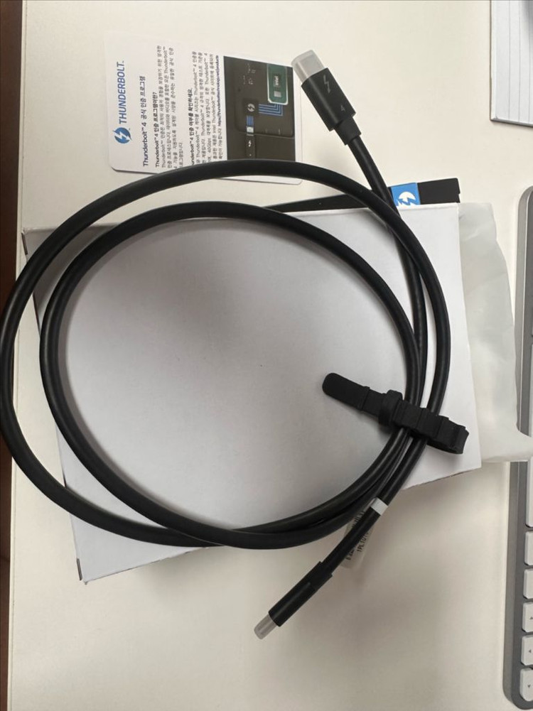아트뮤 썬더볼트4 케이블 1미터 이미지