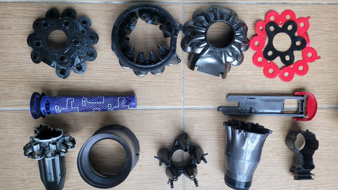 깨끗하게 세척한 다이슨 무선 청소기 V8(26분 연속동작) 이미지