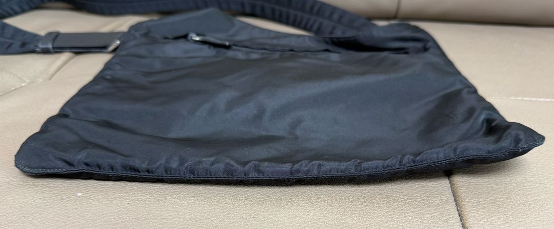 프라다 테수토 나일론 메신저 크로스백 블랙 이미지