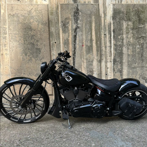 할리데이비슨 브레이크아웃 이미지