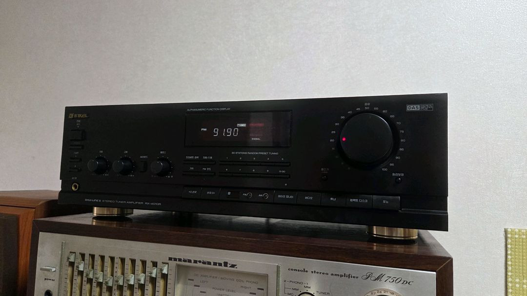 인켈 프리기능 리시버 앰프 RX 4010R 모델입니다 이미지